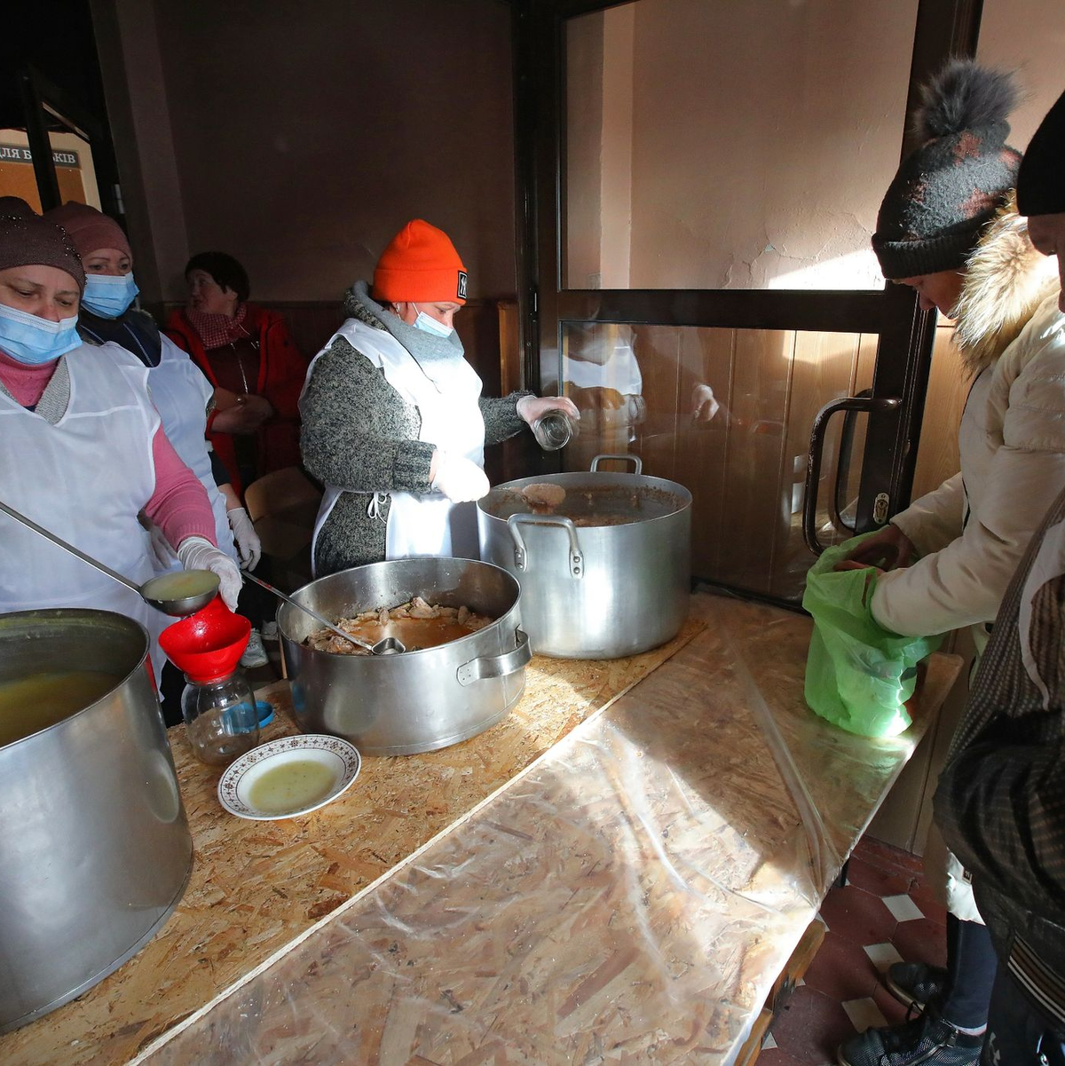 Zerstörungen in Charkiw nach einem russischen Bombenangriff. - Foto: Ukrinform/dpa