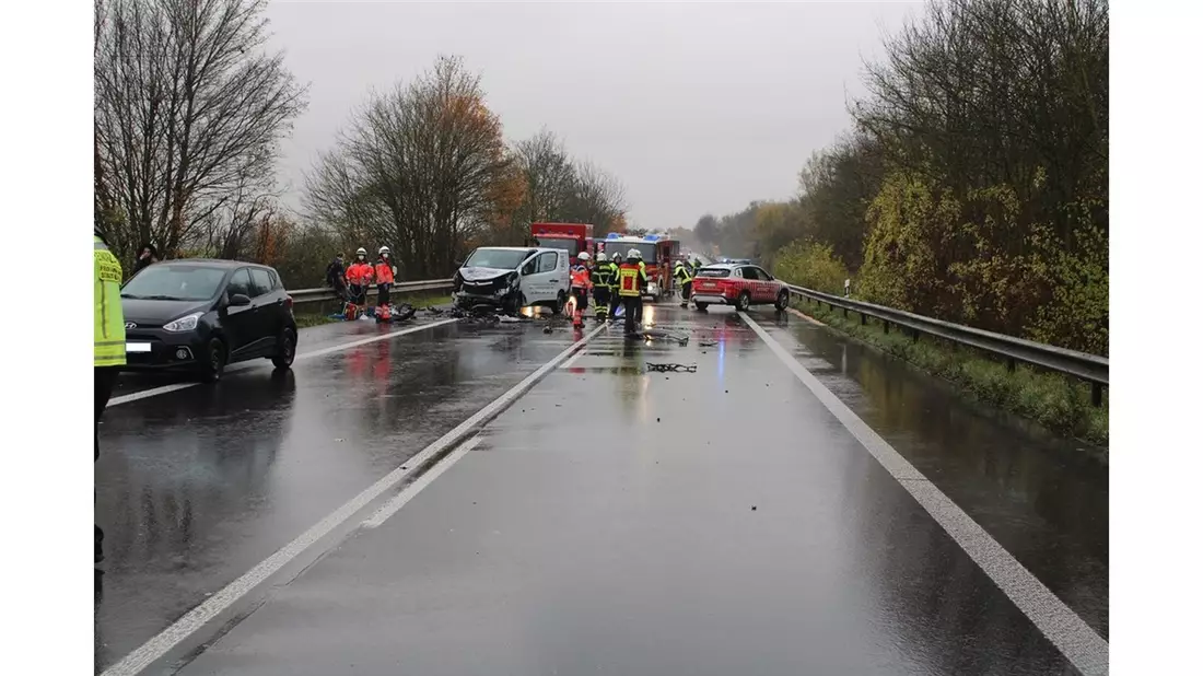 POL-DN: Fahrzeug überschlägt sich auf der B56 - Bild: presseportal.de