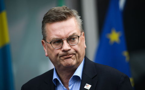 Reinhard Grindel nimmt Karl-Heinz Rummenigge nach dessen Aussagen im Kuss-Skandal in Schutz. - Foto: Andreas Arnold/dpa