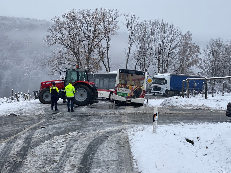 POL-PDWIL: Verkehrsbehinderungen durch Schneefall - Foto: presseportal.de