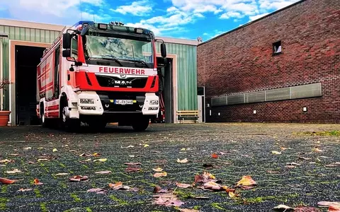 FW-NE: Beißender Geruch in Tiefgarage | Technischer Defekt an Fahrzeug als Ursache festgestellt - Foto: presseportal.de