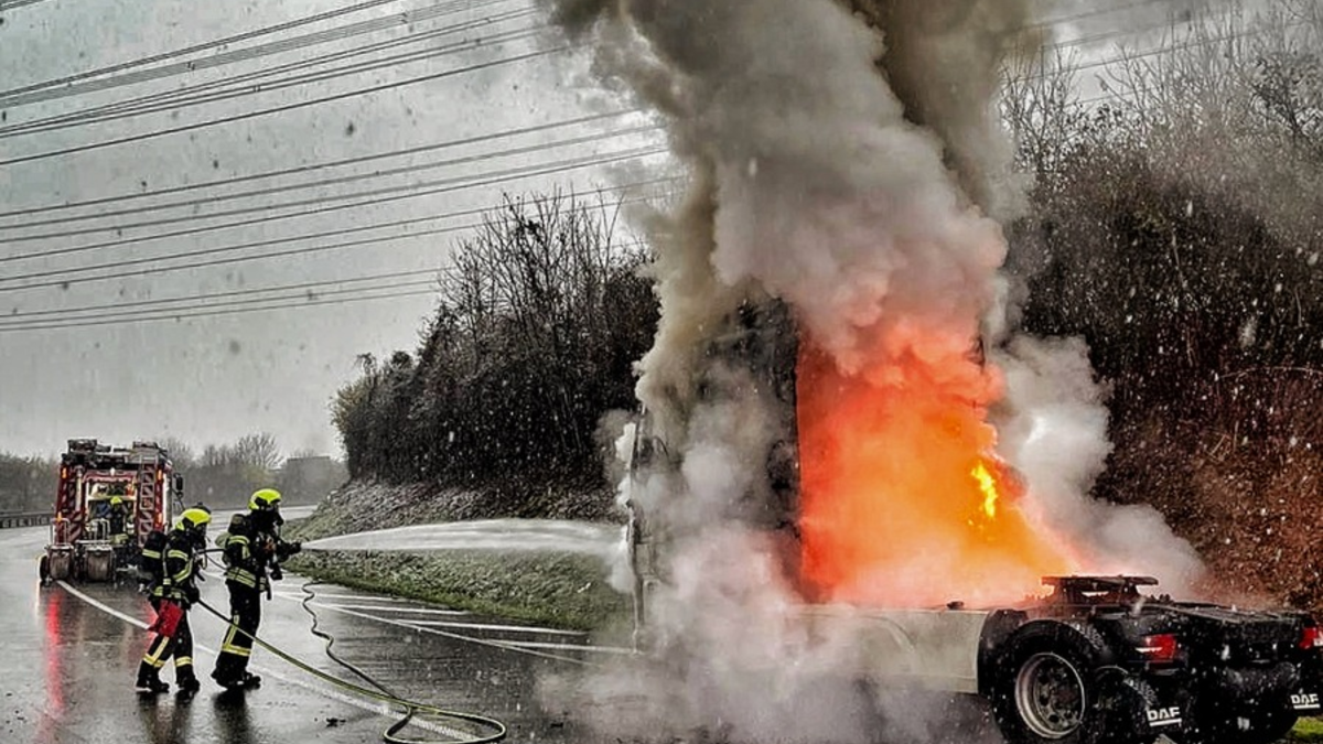 FW-DO: Zimmerbrand in einem Mehrfamilienhaus // Keine Verletzten - Foto: presseportal.de