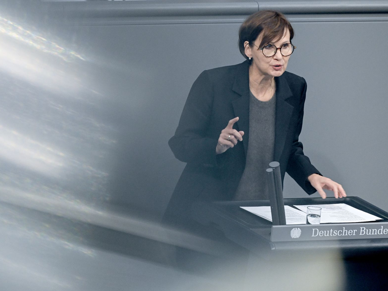 «Ein Gerät allein macht Unterricht noch nicht digital. Es wäre besser, wenn der Bund im Sinne einer nachhaltigen Wirksamkeit mehr mitreden könnte»: Bettina Stark-Watzinger. - Foto: Britta Pedersen/dpa