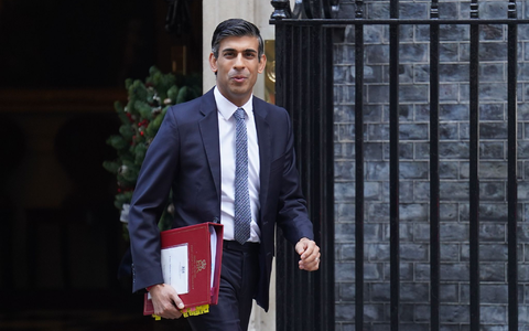Premierminister Rishi Sunak hat in der eigenen Partei einen schweren Stand. - Foto: James Manning/PA Wire/dpa
