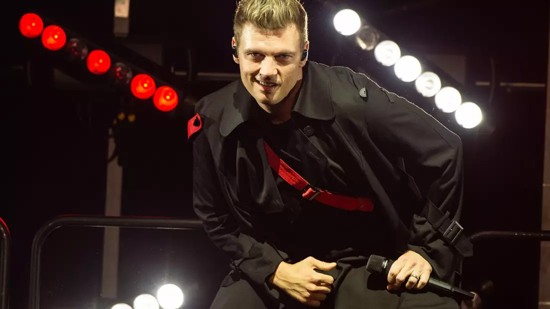 Nick Carter und die Backstreet Boys zierten in den 90er-Jahren die Kinderzimmer von Millionen Teenagern. (Archivbild) - Bild: Christophe Gateau/dpa