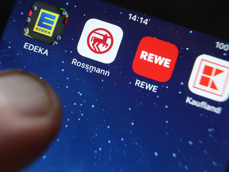 Die Bonus-Apps der Handelsketten werden von vielen Kunden genutzt. - Foto: Karl-Josef Hildenbrand/dpa