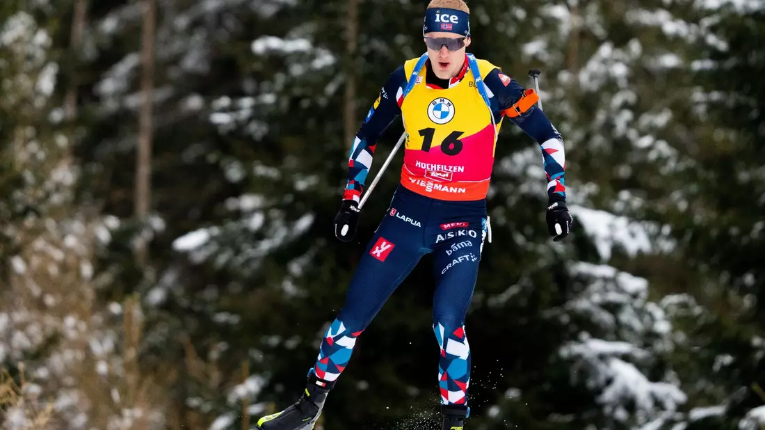 Norwegens Biathlon-Star Johannes Thingnes Bö siegte auch im Massenstart. - Bild: Georg Hochmuth/APA/dpa