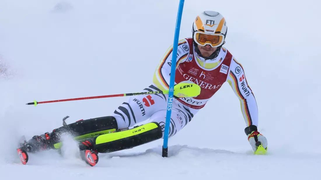 Kam in der Jahreswertung auf Platz zwei: Linus Strasser. - Bild: Marco Trovati/AP/dpa