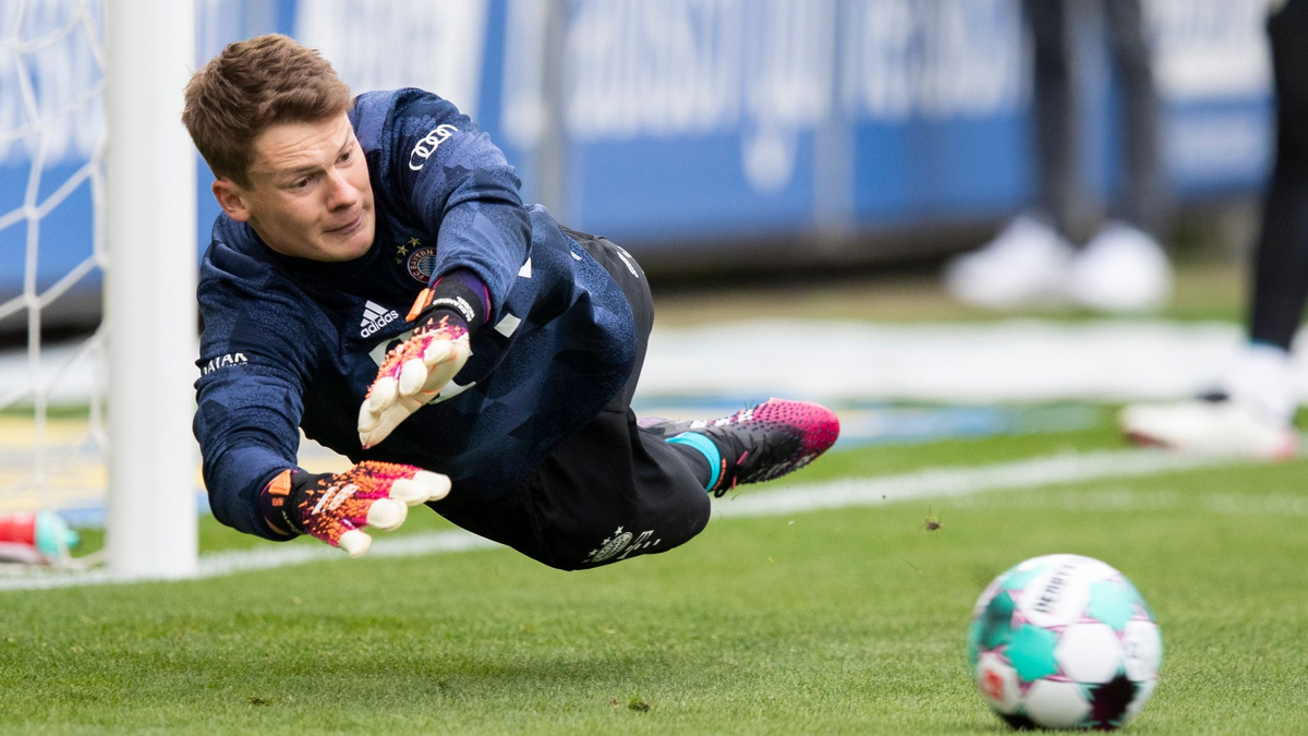 Torwart Alexander Nübel wird auch in den nächsten beiden Saisons beim VfB Stuttgart zwischen den Pfosten stehen. - Foto: Tom Weller/dpa
