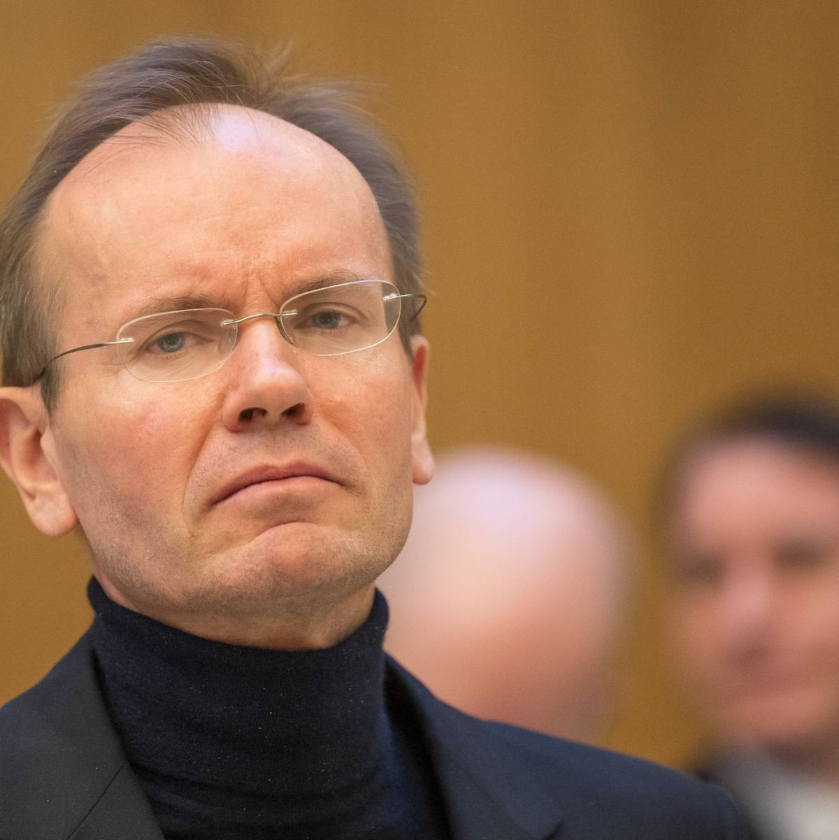 Der frühere Wirecard-Vorstandschef Markus Braun im Gerichtssaal, im Hintergrund der Mitangeklagte und Kronzeuge Oliver Bellenhaus. - Foto: Peter Kneffel/dpa