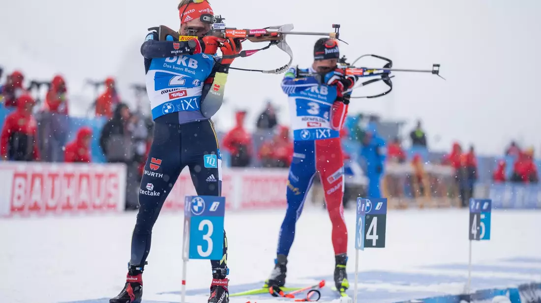 Benedikt Doll hat beim Weltcup in Hochfilzen in der Verfolgung den zehnten Platz belegt. - Bild: Georg Hochmuth/APA/dpa
