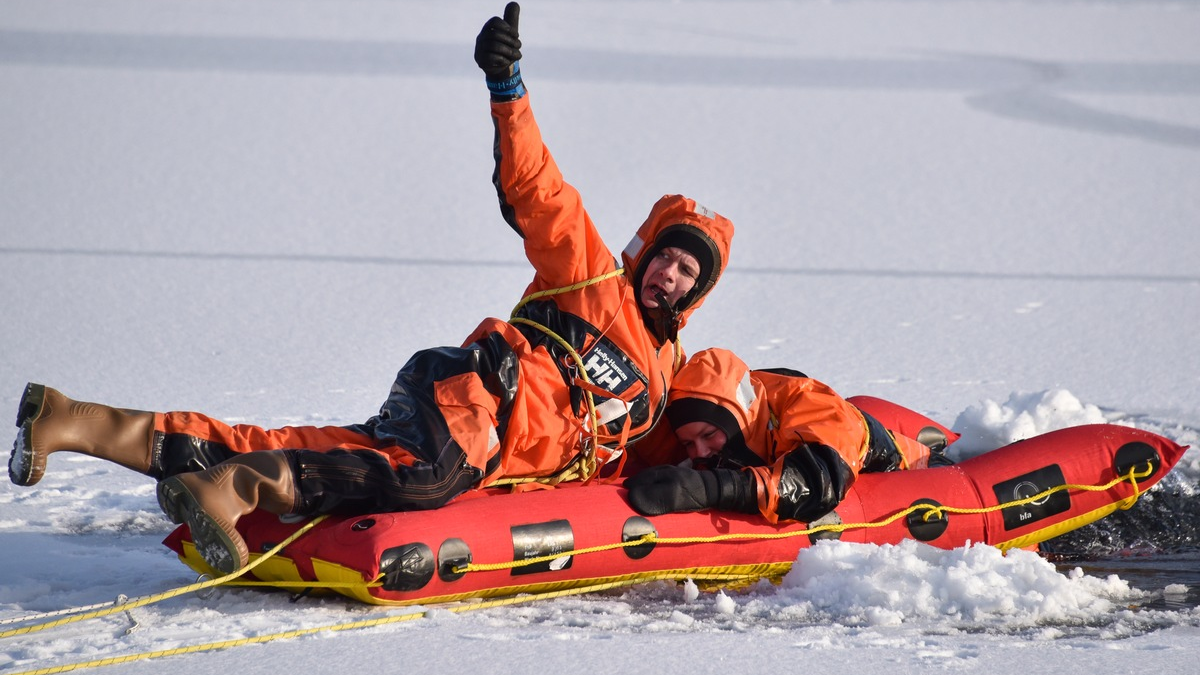 DLRG warnt: Lebensgefahr beim Betreten von Eisflächen - auch in überschwemmten Gebieten - Foto: presseportal.de