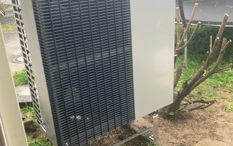 FW Tönisvorst: Brennender Misthaufen löst Großalarm für die Feuerwehr aus. - Foto: presseportal.de