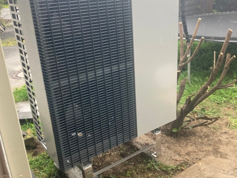 FW Tönisvorst: Brennender Misthaufen löst Großalarm für die Feuerwehr aus. - Foto: presseportal.de