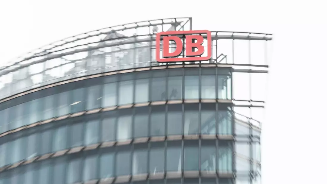 Die Deutsche Bahn will zunächst ihr Schienennetz sanieren. - Bild: Paul Zinken/dpa