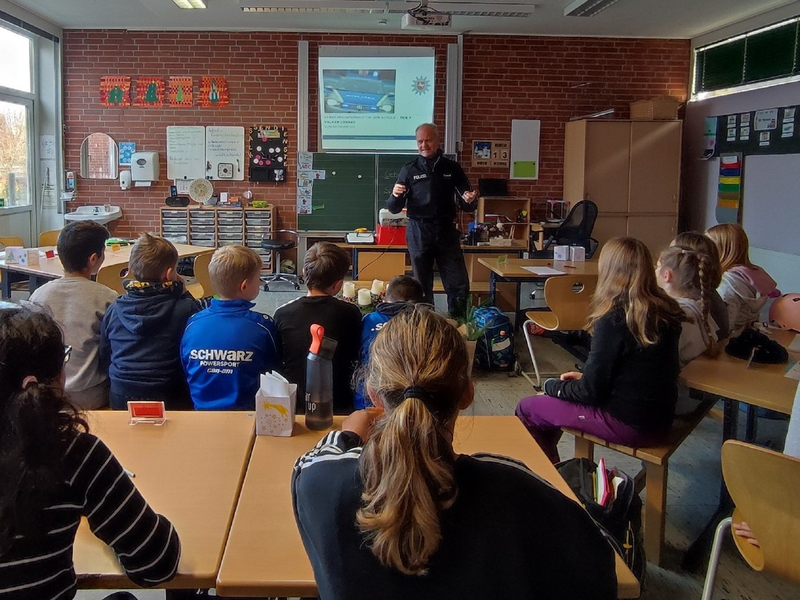 PP-ELT: Rettungseinsatz im Hafen Germersheim - Foto: presseportal.de