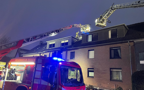 HZA-OL: Kontrolleinheit des Zolls stellt über 19.000 Euro Bargeld sicher; Kontrolleinheit des Hauptzollamts Oldenburg findet Bargeld und einen gefälschten Führerschein. - Foto: presseportal.de