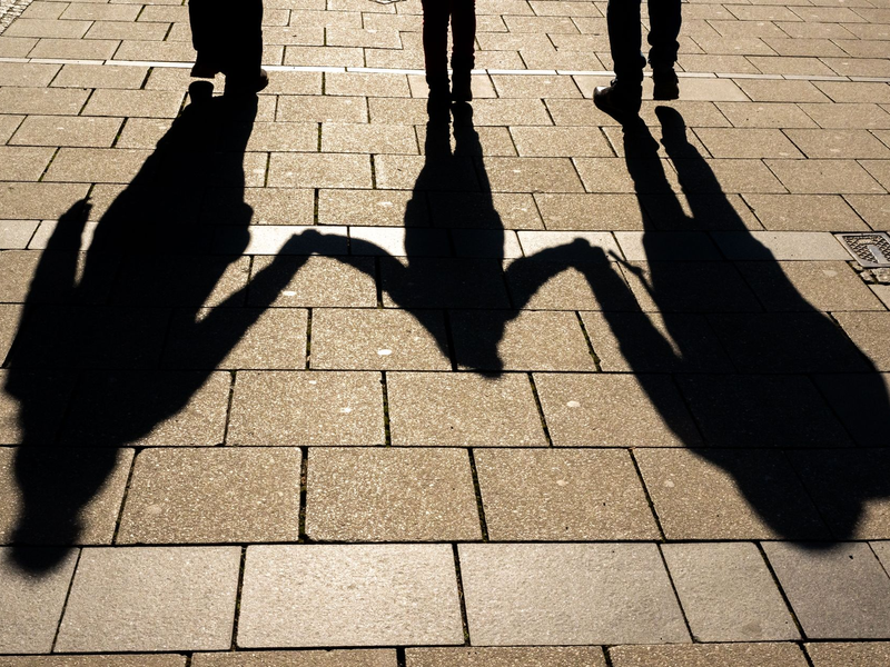 Der Gesetzgeber hat seit 2008 schon zweimal versucht, den Scheinvaterschaften einen Riegel vorzuschieben (Symbolbild). - Foto: Peter Kneffel/dpa