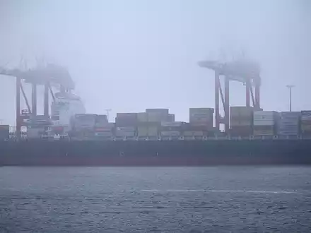 Containerschiff in Wilhelmshaven - Foto: ?ber dts Nachrichtenagentur