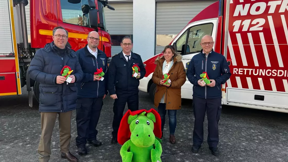FW-Lohmar: Garagenbrand forderte die Feuerwehr Lohmar am frühen Freitagabend - Bild: presseportal.de