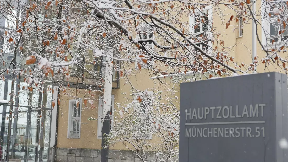 HZA-KA: Hauptzollamt trotz umfangreicher Bauarbeiten vollständig erreichbar / Barrierefreier Zugang ist gewährleistet - Bild: presseportal.de