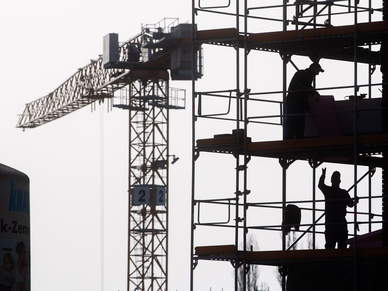 Rund zwei Prozent aller Beschäftigten in Deutschland sind Leiharbeitnehmerinnen und -arbeitnehmer. - Foto: Julian Stratenschulte/dpa