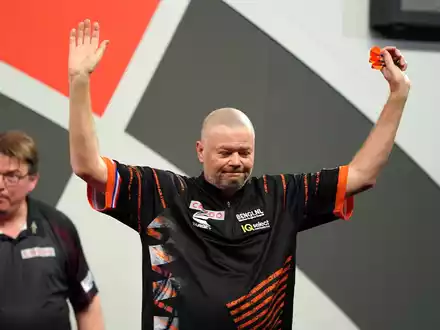 Routinier bei der Darts-WM: Raymond van Barneveld. - Foto: Zac Goodwin/PA Wire/dpa