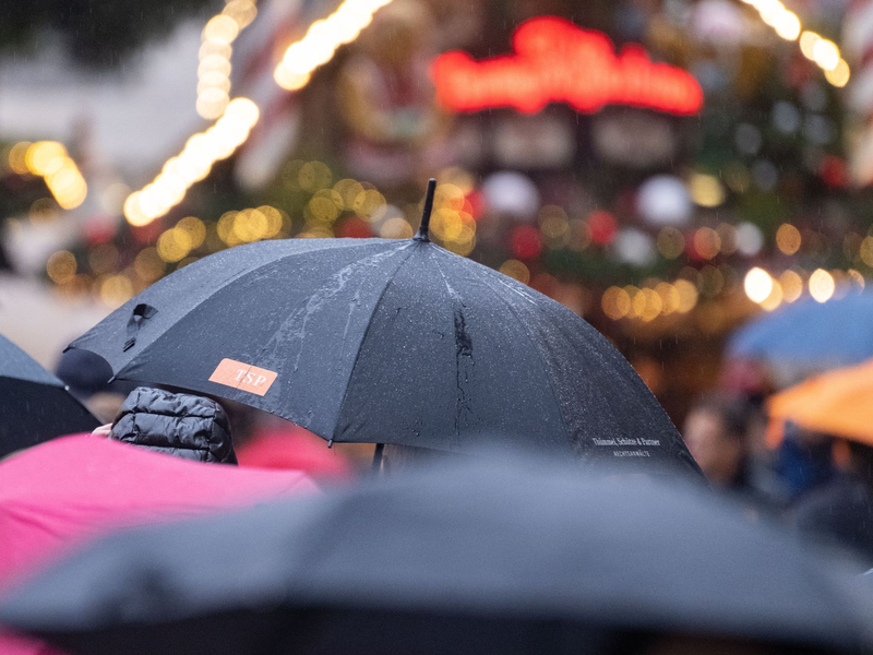 Nass wird es in den kommenden Tagen immer mal wieder.  - Foto: Marijan Murat/dpa