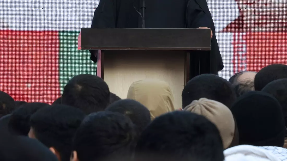Der iranische Präsident Ebrahim Raisi hat eine entschiedene Reaktion angekündigt. Die Staatsführung verurteilte die Attacke aufs Schärfste, vermied aber Schuldzuweisungen. - Bild: Vahid Salemi/AP/dpa
