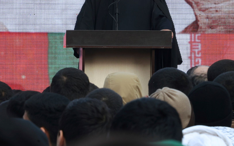 Der iranische PrĂ€sident Ebrahim Raisi hat eine entschiedene Reaktion angekĂŒndigt. Die StaatsfĂŒhrung verurteilte die Attacke aufs SchĂ€rfste, vermied aber Schuldzuweisungen. - Foto: Vahid Salemi/AP/dpa Der iranische PrĂ€sident Ebrahim Raisi hat eine entschiedene Reaktion angekĂŒndigt. Die StaatsfĂŒhrung verurteilte die Attacke aufs SchĂ€rfste, vermied aber Schuldzuweisungen. - Foto: Vahid Salemi/AP/dpa