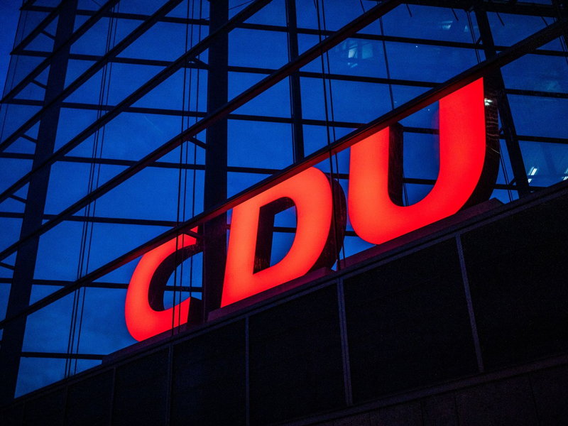 Der Chef der CDU-Grundsatzkommission, Generalsekretär Carsten Linnemann. - Foto: Michael Kappeler/dpa