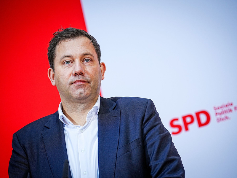 Bundesfinanzminister Lars Klingbeil: «Unsere Autobauer haben Nachholbedarf.» - Foto: Kay Nietfeld/dpa