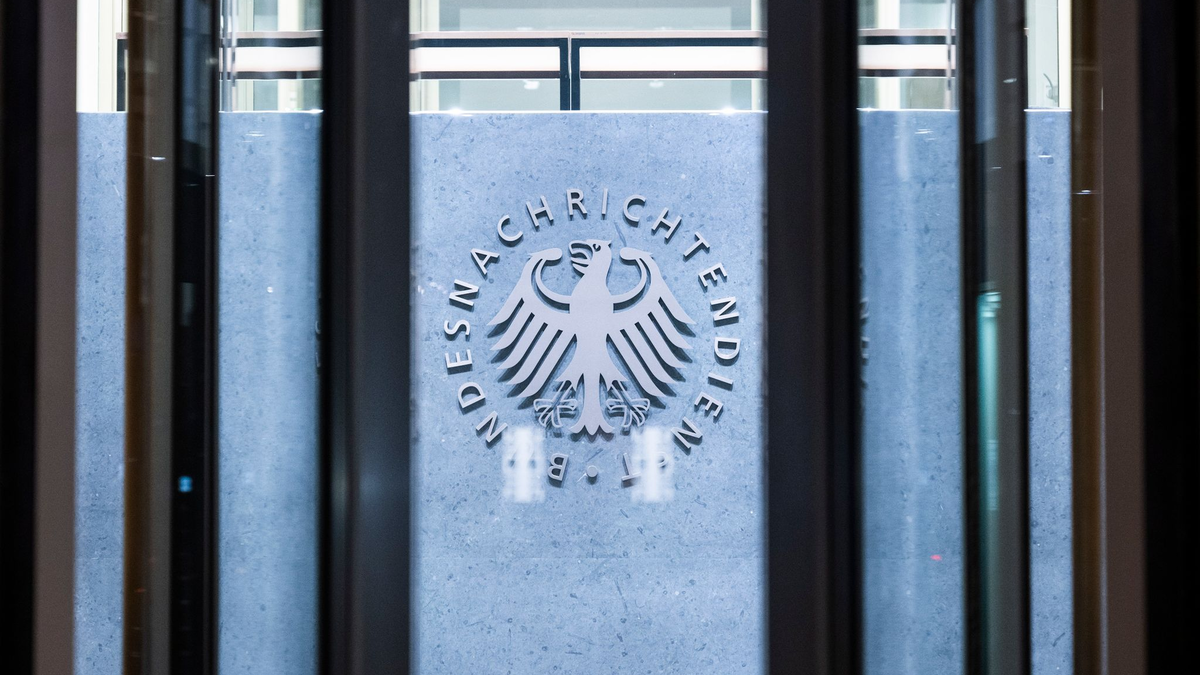 Der Bundesnachrichtendienst hat Anzeige gegen zwei Mitarbeiter erstattet. - Foto: Christophe Gateau/dpa