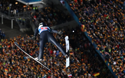 Andreas Wellinger hat in Garmisch-Partenkirchen seine Gesamtführung verteidigt. - Foto: Angelika Warmuth/dpa Andreas Wellinger hat in Garmisch-Partenkirchen seine Gesamtführung verteidigt. - Foto: Angelika Warmuth/dpa