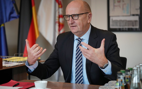 Brandenburgs SPD-Landeschef Dietmar Woidke stellt sich im Landtag zur Wiederwahl als Ministerpräsident. (Archivbild) - Foto: Soeren Stache/dpa