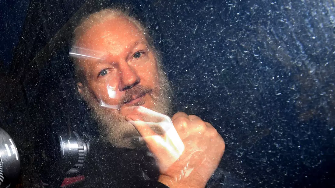 Seit April 2019 saß Assange im Londoner Hochsicherheitsgefängnis Belmarsh ein. - Bild: Victoria Jones/PA Wire/dpa