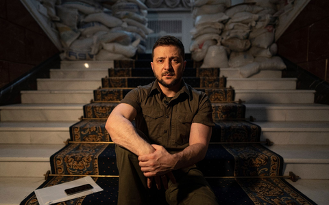 Der ukrainische Präsident Wolodymyr Selenskyj hat kurz vor dem dritten Jahrestag des russischen Einmarsches eine Pressekonferenz gegeben. (Archivbild) - Foto: Evgeniy Maloletka/AP/dpa