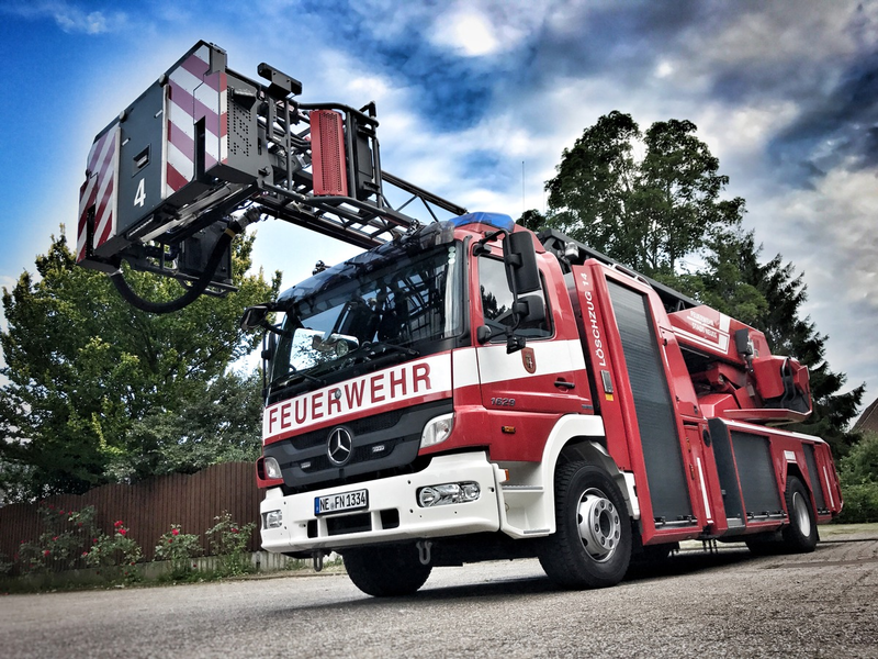 FW-NE: Balkonbrand in Mehrfamilienhaus | Keine Verletzten - Foto: presseportal.de