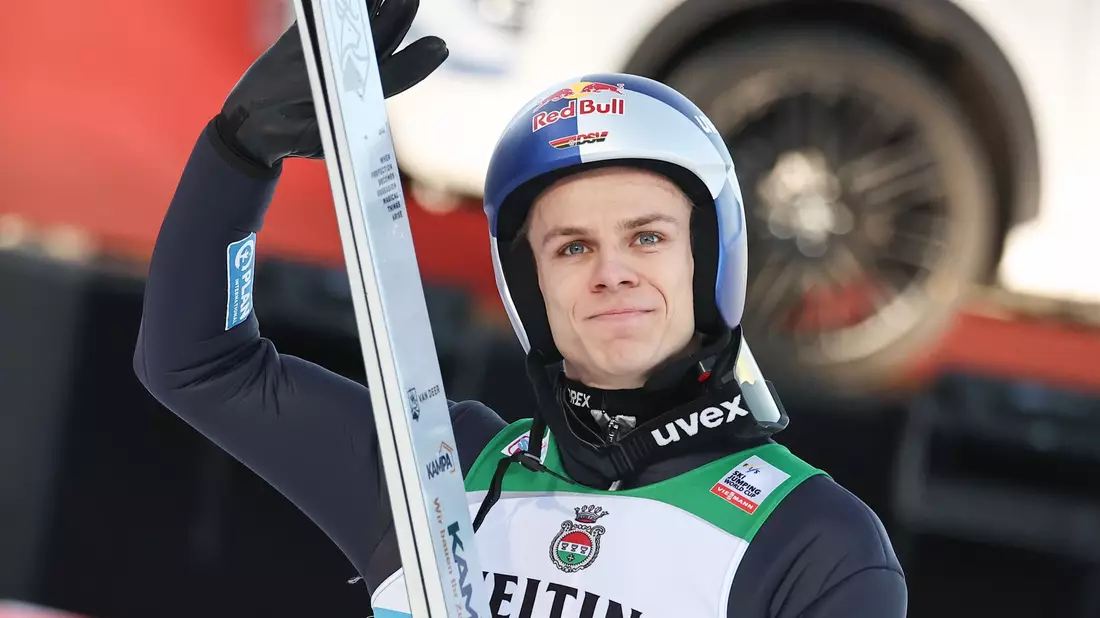 Wellinger beim Neujahrsspringen in Garmisch. - Bild: Daniel Karmann/dpa