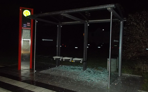 POL-HRO: Scheiben zerstört: Bushaltestelle Ziel von Vandalismus - Foto: presseportal.de