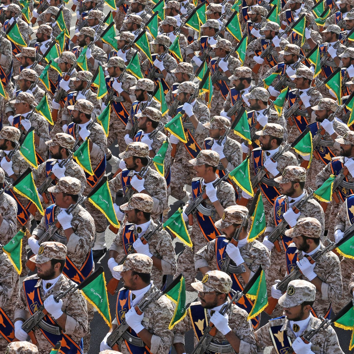 Als Vergeltung für jüngste Terrorangriffe feuern Irans Revolutionswächter Raketen auf Syrien. Ziel sei die Terrormiliz Islamischer Staat (Archivbild). - Foto: Vahid Salemi/AP/dpa