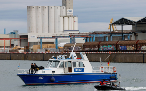 Taucher, Leichenspürhunde und Sonarboote suchen nach der vermissten Schwangeren im Nürnberger Hafen. Die Staatsanwaltschaft hat inzwischen Anklage erhoben. - Foto: Heiko Becker/dpa