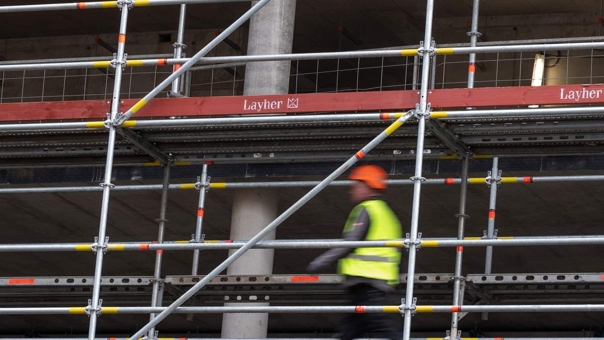 Die deutschen Unternehmen halten sich bei Neueinstellungen zurück. - Foto: Sebastian Gollnow/dpa