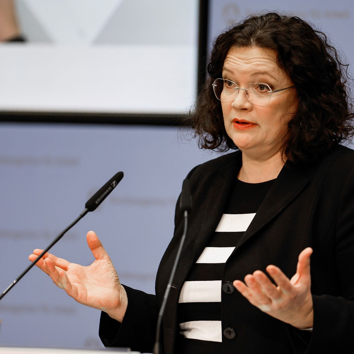 Eine Besserung am Arbeitsmarkt wird wohl noch dauern. - Foto: Daniel Löb/dpa