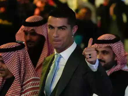 Cristiano Ronaldo wirbt unermüdlich für Fußball in Saudi-Arabien - Foto: Amr Nabil/AP/dpa