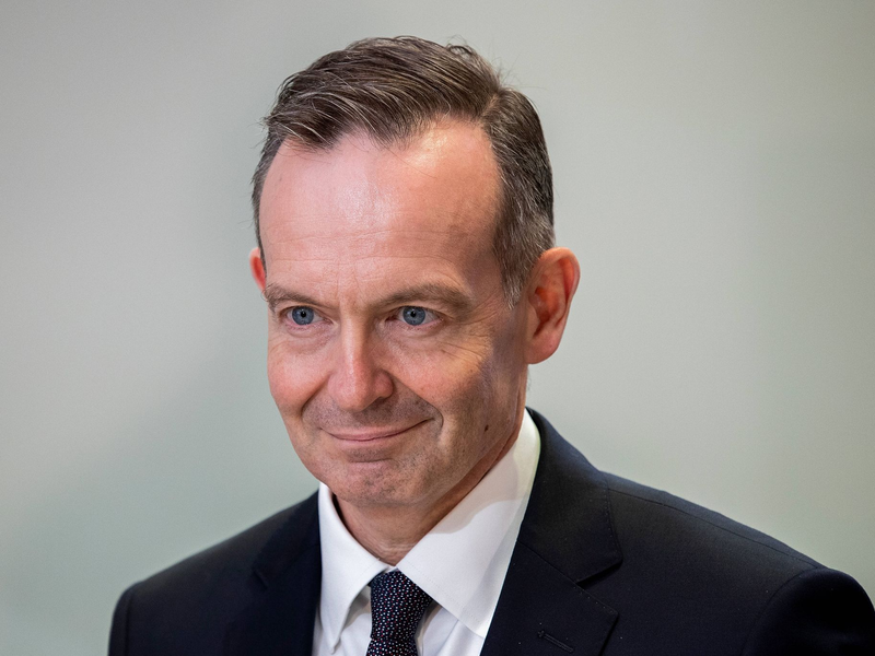 Eine Strecke für fünf Monate zu sperren, sei ein maximaler Eingriff ins Netz. Danach aber könnten die Züge im Regelbetrieb über Jahrzehnte pünktlich fahren, so Wissing. - Foto: Carsten Koall/dpa