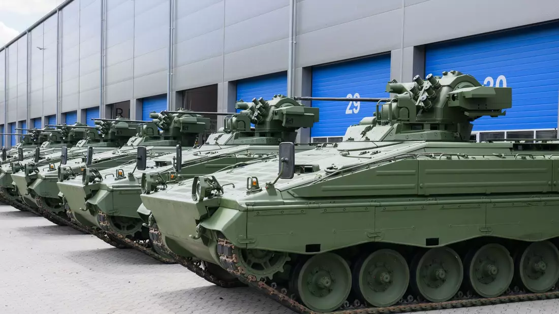 Marder-Schützenpanzer in der ukrainischen Armee. (Archivbild) - Bild: Julian Stratenschulte/dpa