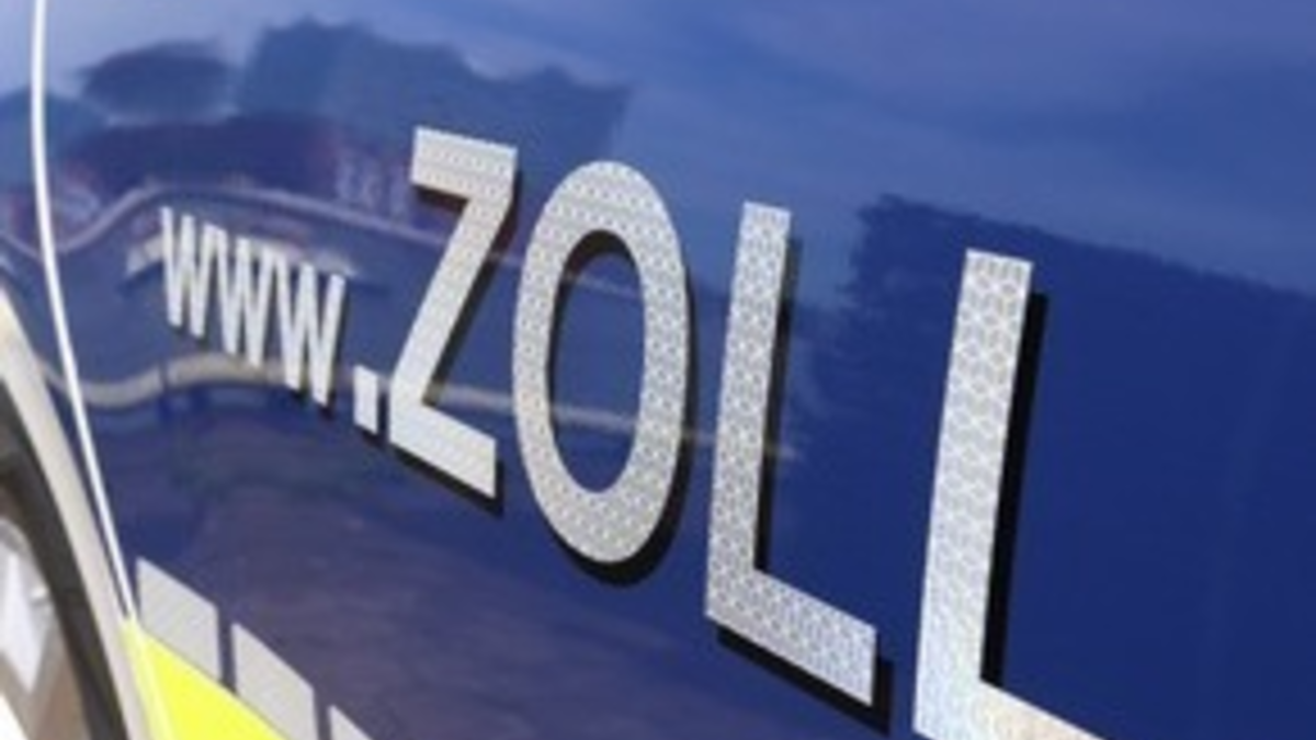 HZA-KI: Zoll prüft Barbershops, Shops und Imbisse / mehrere Verstöße festgestellt - Foto: presseportal.de