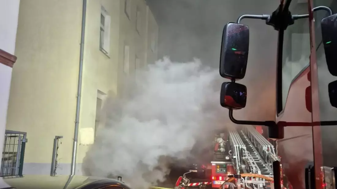 FW-E: Kellerbrand im Essener Nordviertel - Feuerwehr im Einsatz - Bild: presseportal.de
