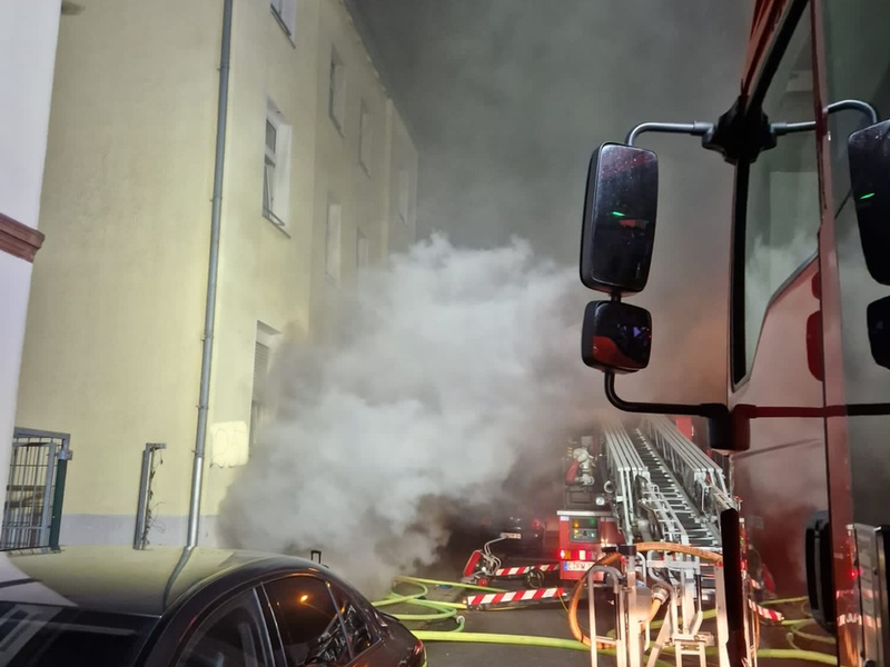 FW-E: Kleinwagen fährt in ein leerstehendes Ladenlokal - Foto: presseportal.de